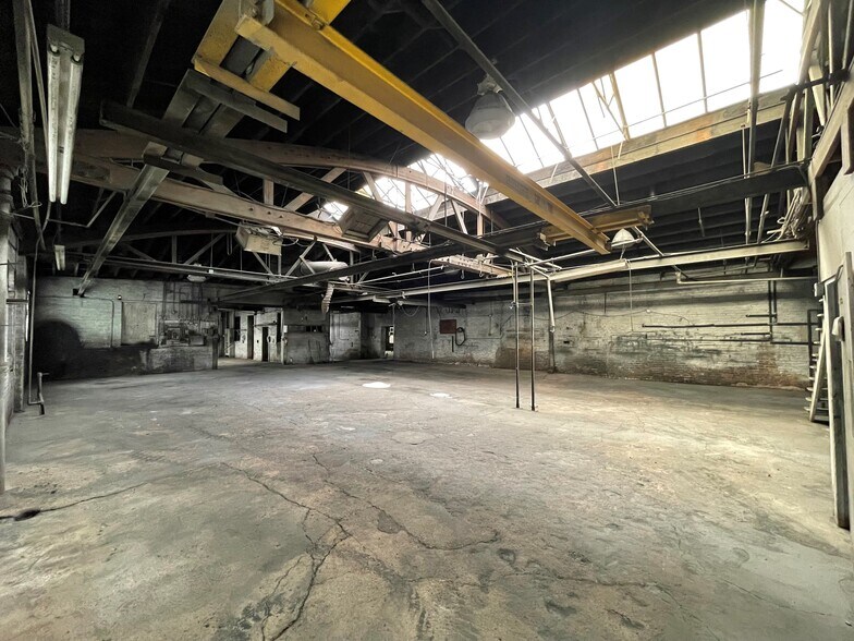 More Photos Of 1838-1842 N Elston Ave, Chicago Warehouse For Lease