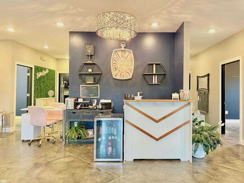 More Photos Of 1915 S Santa Fe Ave, Chanute Office For Sale