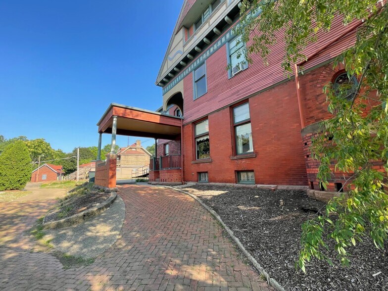 More Photos Of 1435 Market Ave N, Canton Office Residential For Lease