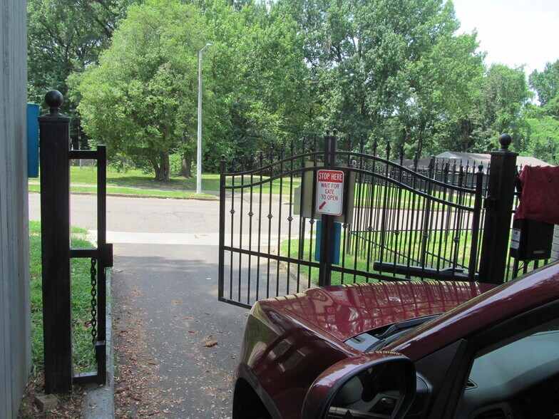 More Photos Of 1222 Aubra Rd, Memphis Apartments For Sale