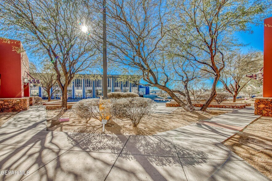 More Photos Of 550 S Mesa Hills Dr, El Paso Medical For Lease