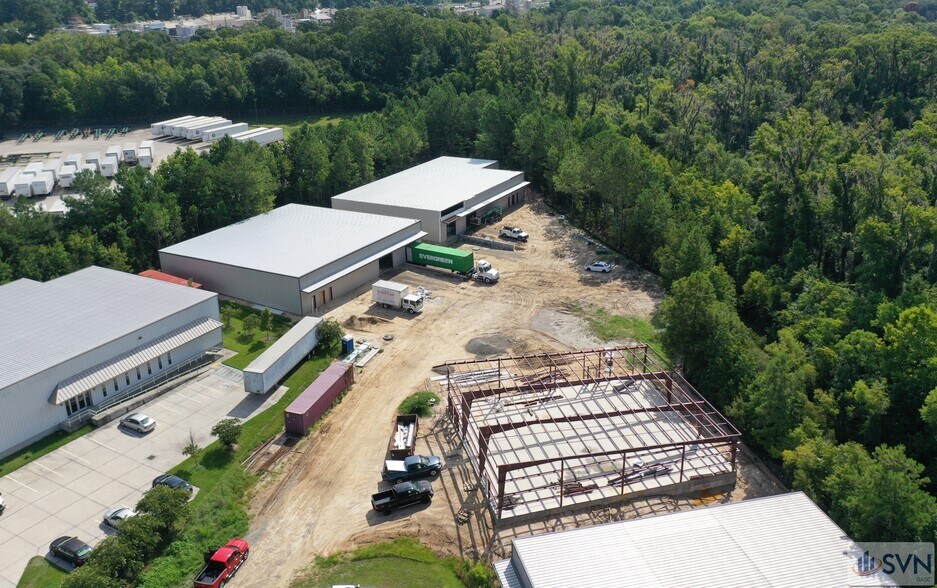 More Photos Of 38 W Chatham Ct, Garden City Warehouse For Lease