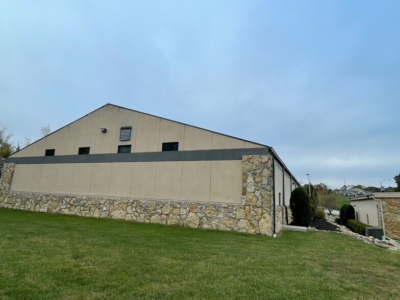 More Photos Of 19605 E 40 Hwy, Independence Warehouse For Sale