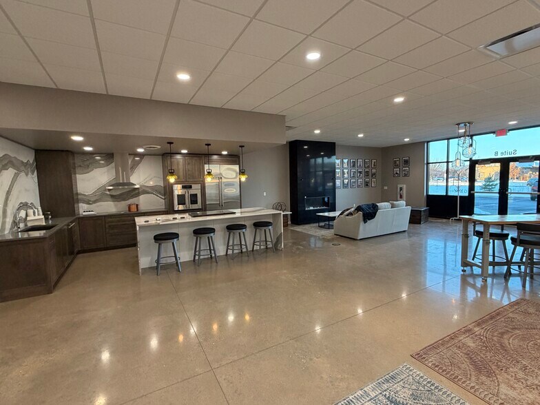 More Photos Of 1451 Bluestem Blvd, Altoona General Retail For Lease