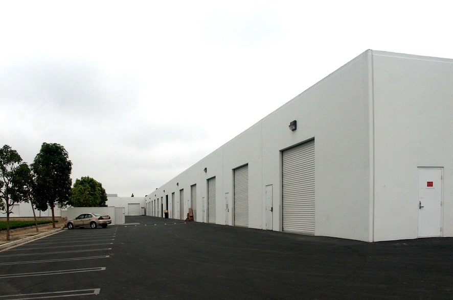 More Photos Of 17815 Newhope St, Fountain Valley Light Manufacturing For Lease