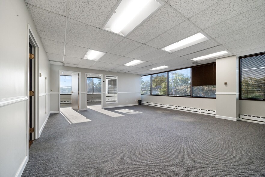 More Photos Of 7000 W 111th St, Worth Medical For Sale