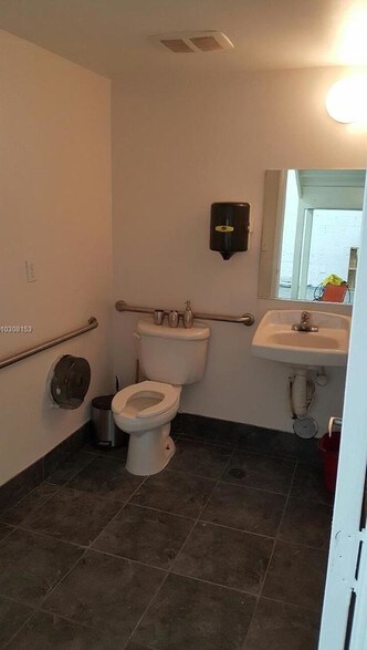 More Photos Of 5900 NW 99th Ave, Miami Light Distribution For Lease