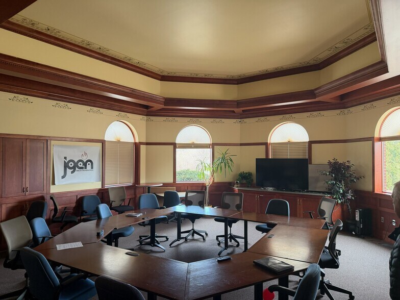 More Photos Of 1201 NE 1st St, New Prague Office For Sale