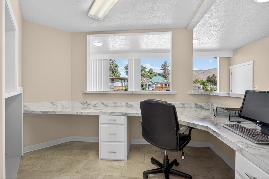 More Photos Of 619 Diagonal St, Clarkston Medical For Sale