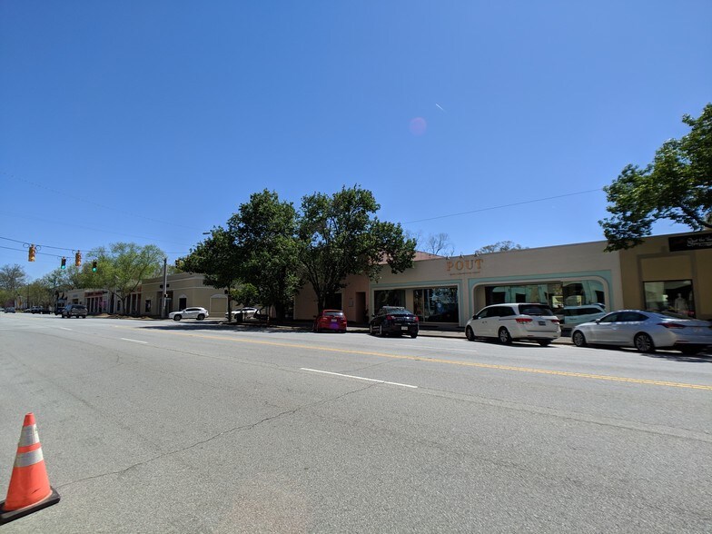 More Photos Of 2740 Devine St, Columbia Storefront Retail Office For Lease