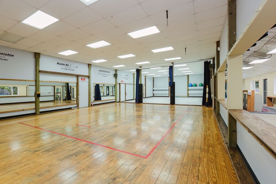 More Photos Of 4560 SE Mile Hill Dr, Port Orchard Freestanding For Lease