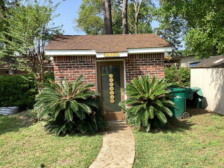 More Photos Of 302 Conroe Dr, Conroe Assisted Living For Sale