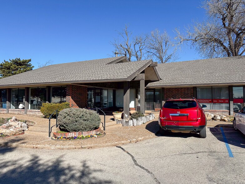 More Photos Of 2411 Heritage Trl, Enid Office For Sale