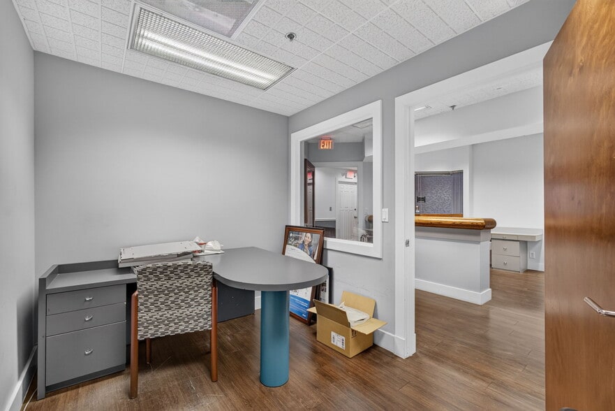 More Photos Of 3355 Burns Rd, Palm Beach Gardens Medical For Lease