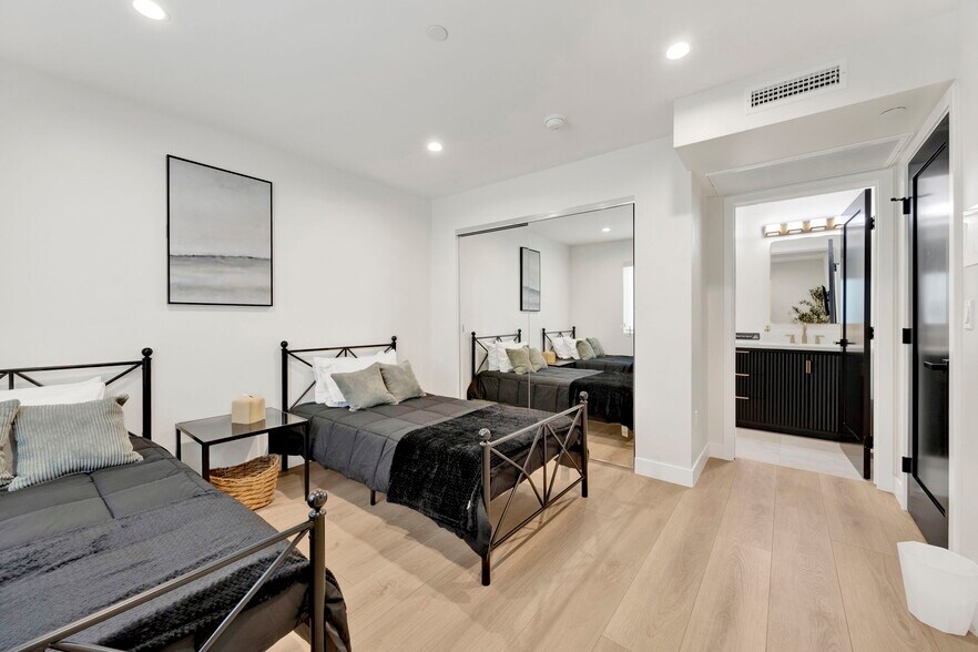 More Photos Of 7410 Denny Ave, Sun Valley Healthcare For Sale