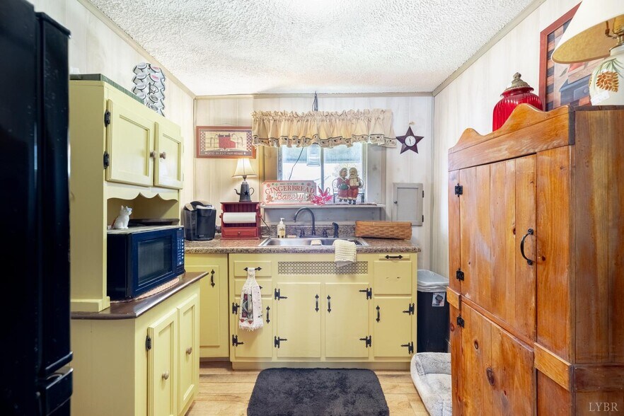 More Photos Of 1868 W Lynchburg Salem Tpke, Bedford Office Residential For Sale