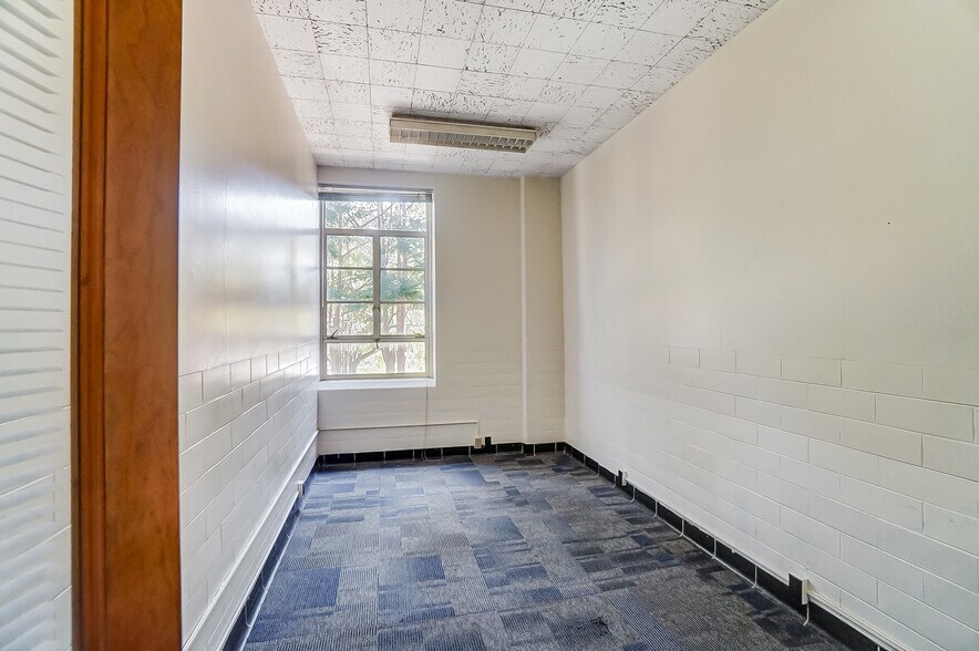 More Photos Of 800 Livermore St, Yellow Springs Research And Development For Sale