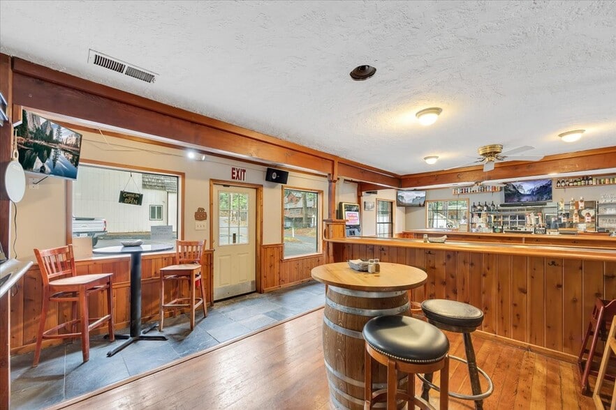 More Photos Of 1051 Hwy 4, Arnold General Retail For Sale