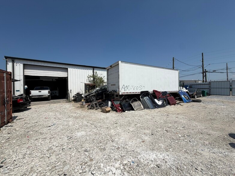 More Photos Of 2601 Lexington St, Kenner Warehouse For Sale