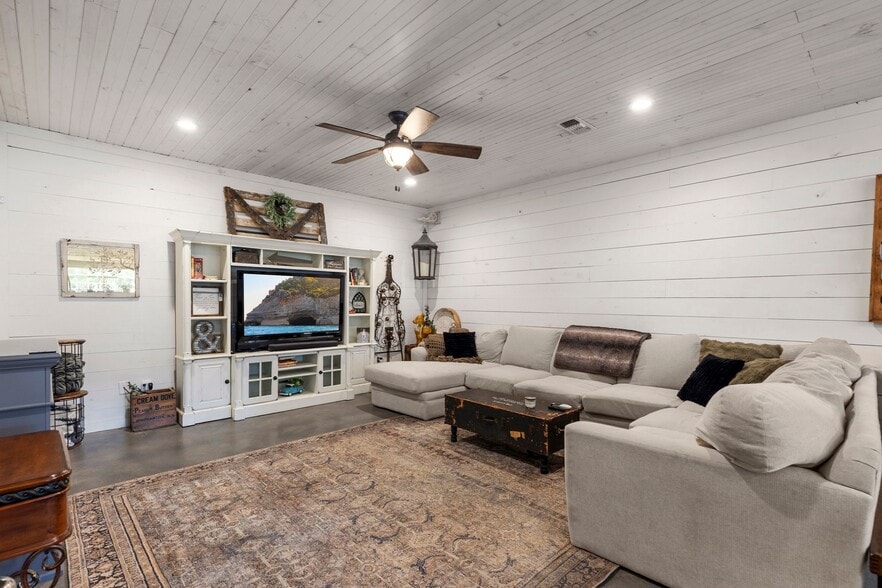 More Photos Of 1297 County Road 3318, Greenville Specialty For Sale