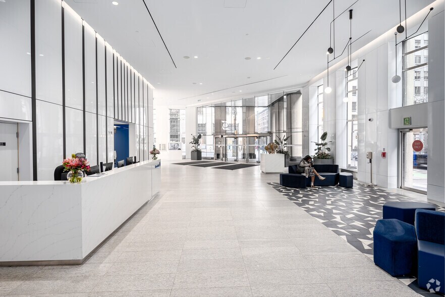 More Photos Of 390 Bay St, Toronto Office For Lease