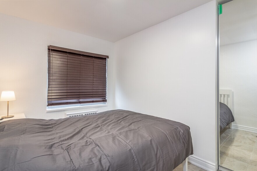 More Photos Of 2709 Lake Shore Dr, Toronto Apartments For Sale