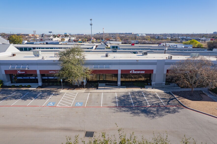 More Photos Of 8666 Huebner Rd, San Antonio Research And Development For Lease