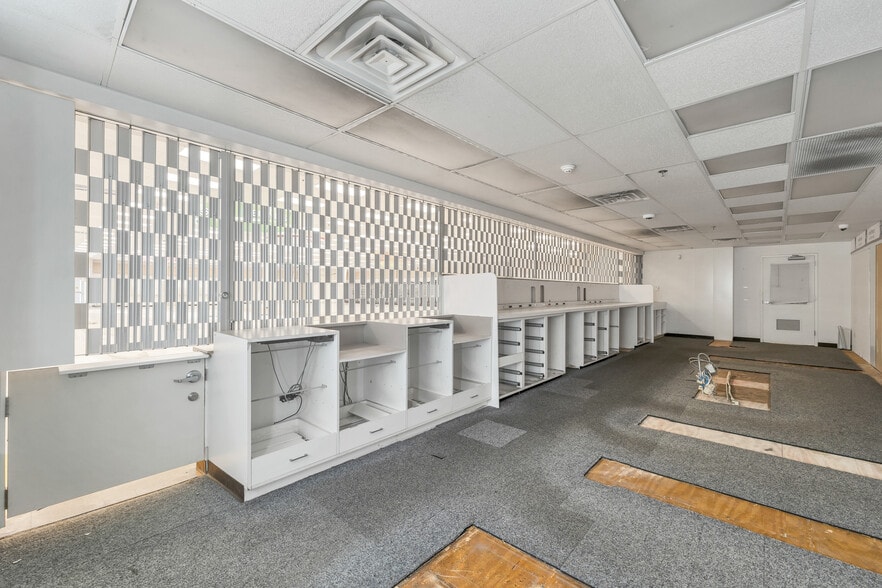 More Photos Of 15 Mont Vernon St, Milford Freestanding For Sale