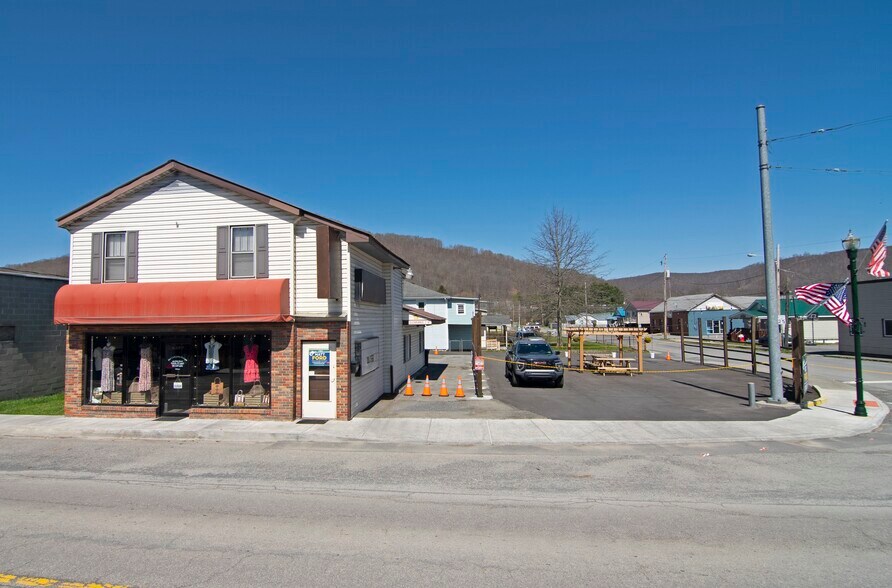 More Photos Of 449 Main St, Rainelle Storefront For Sale