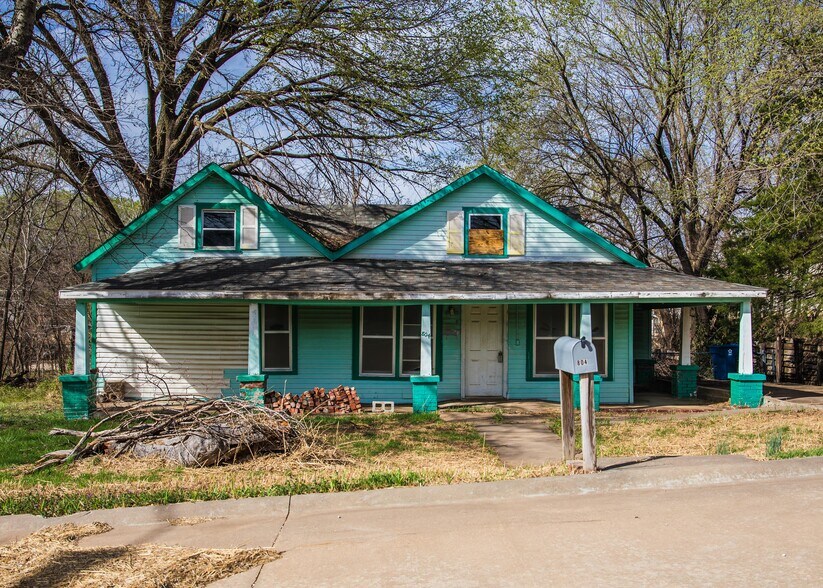 More Photos Of 804 Harrison St, Pawnee General Retail For Sale
