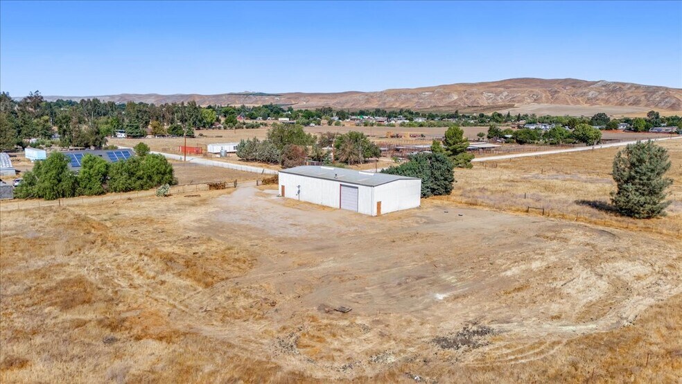 More Photos Of 485 S 8th St, Shandon Industrial For Sale