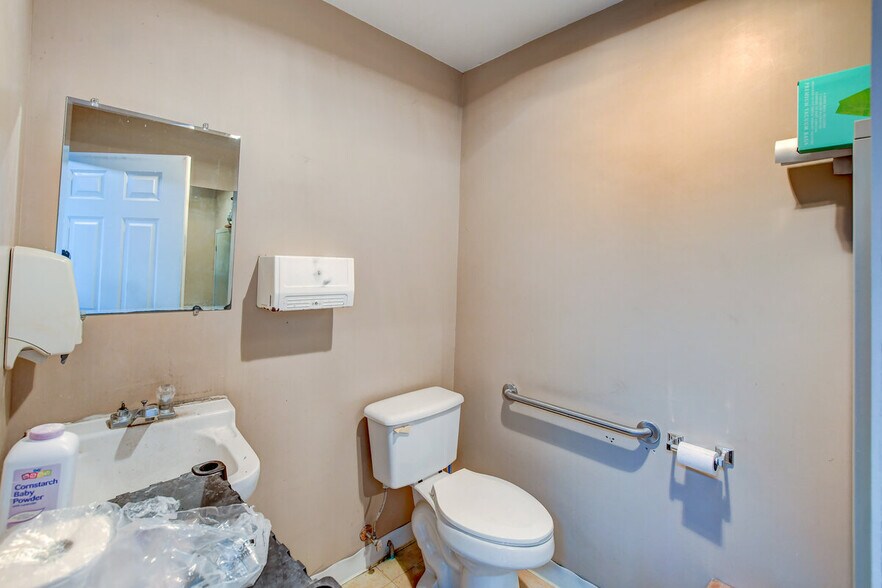 More Photos Of 1407 Charleston Hwy, Orangeburg Storefront Retail Office For Sale