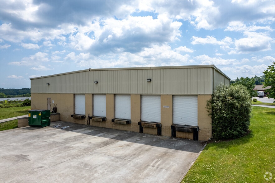 More Photos Of 5920 Middle View Way, Knoxville Light Distribution For Lease