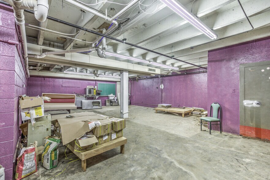 More Photos Of 6125 Natural Bridge Ave, Saint Louis Bar For Lease