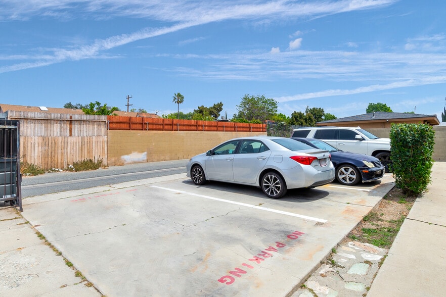 More Photos Of 412 W Ramona Dr, Rialto Multifamily For Sale