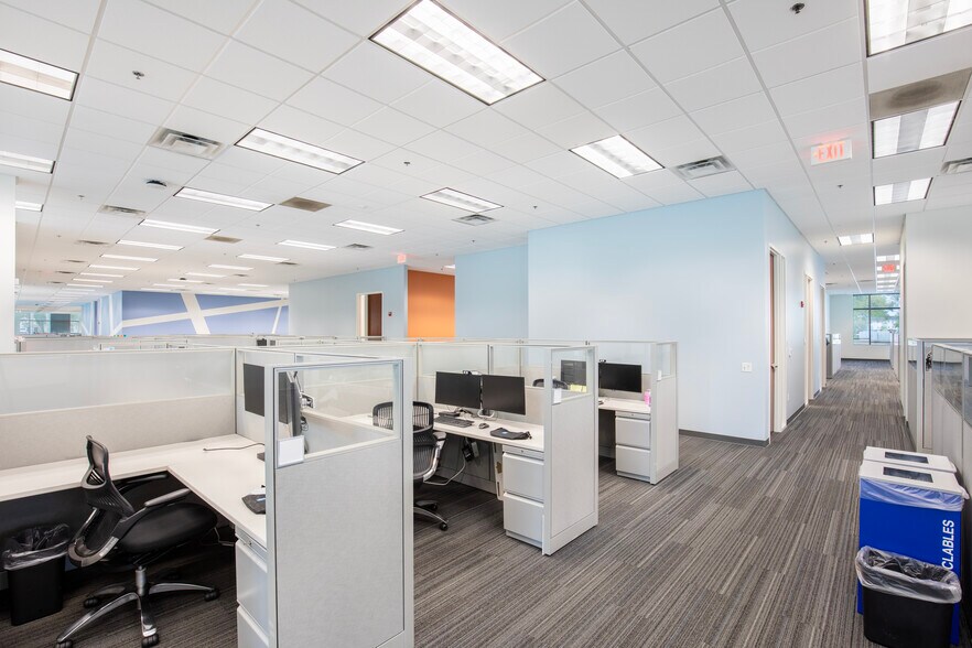 More Photos Of 70 S Keller Rd, Orlando Office For Sale