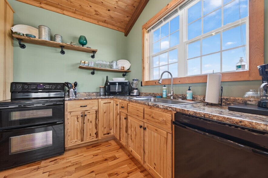 More Photos Of 639 Wagon Wheel Rd, Elk Creek Lodge Meeting Hall For Sale