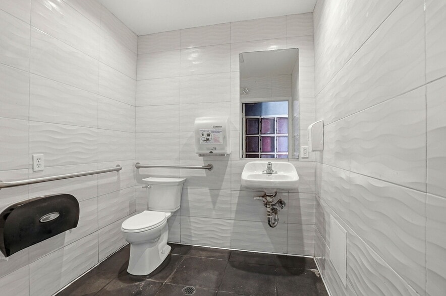 More Photos Of 2368 3rd St, San Francisco Storefront Retail Residential For Sale