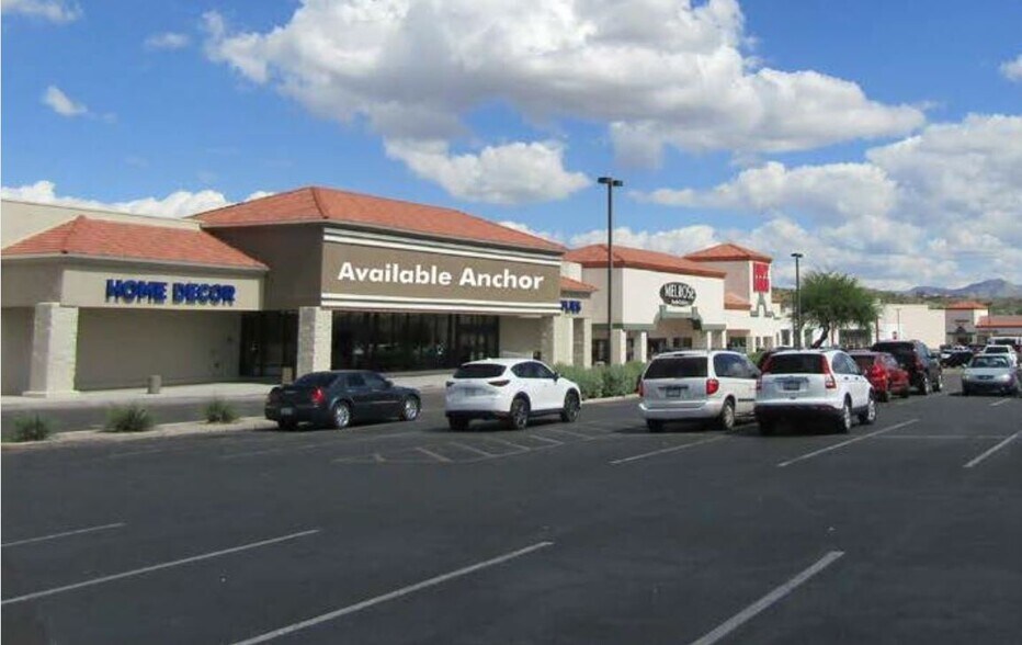 More Photos Of 254-300 W Mariposa Rd, Nogales Storefront For Lease