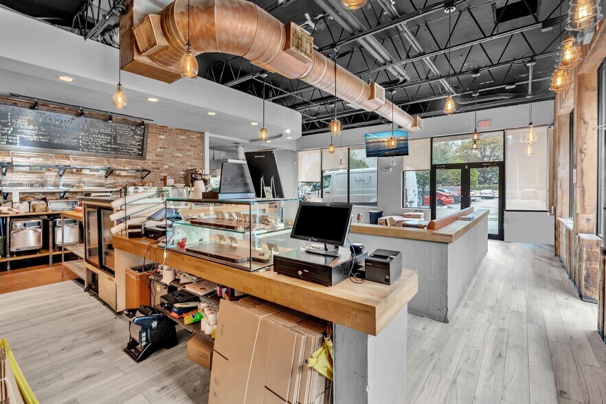 More Photos Of 3693 SW 22nd Ter, Miami General Retail For Lease