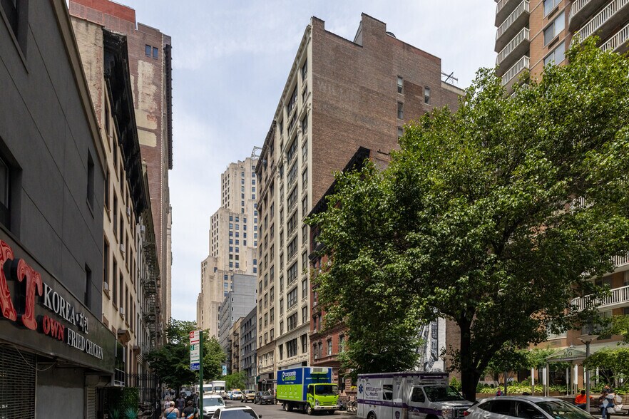 More Photos Of 121 E 24th St, New York Office For Lease