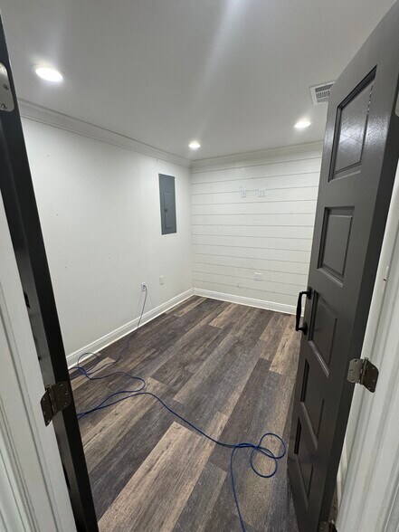 More Photos Of 12483 Dedeaux Rd, Gulfport Office For Sale