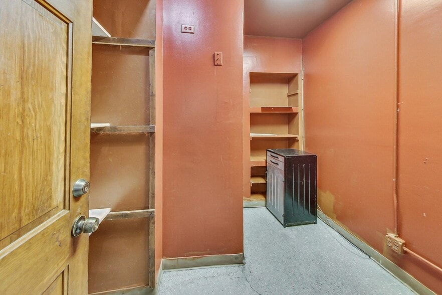 More Photos Of 2806 W Lake St, Chicago Fast Food For Lease