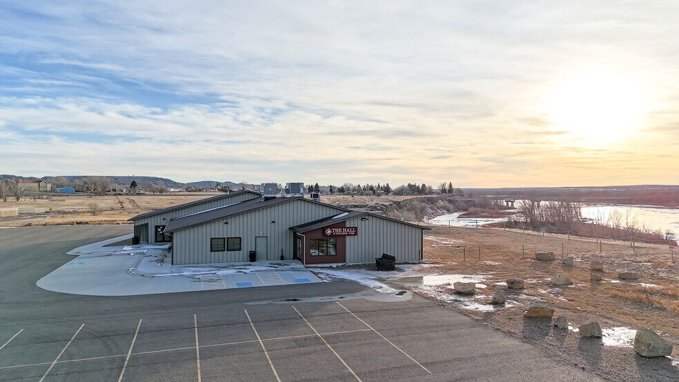 More Photos Of 2001 Yellowstone River Dr, Glendive Restaurant For Sale