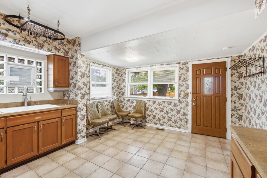 More Photos Of 6240 N Avondale Ave, Chicago Specialty For Sale