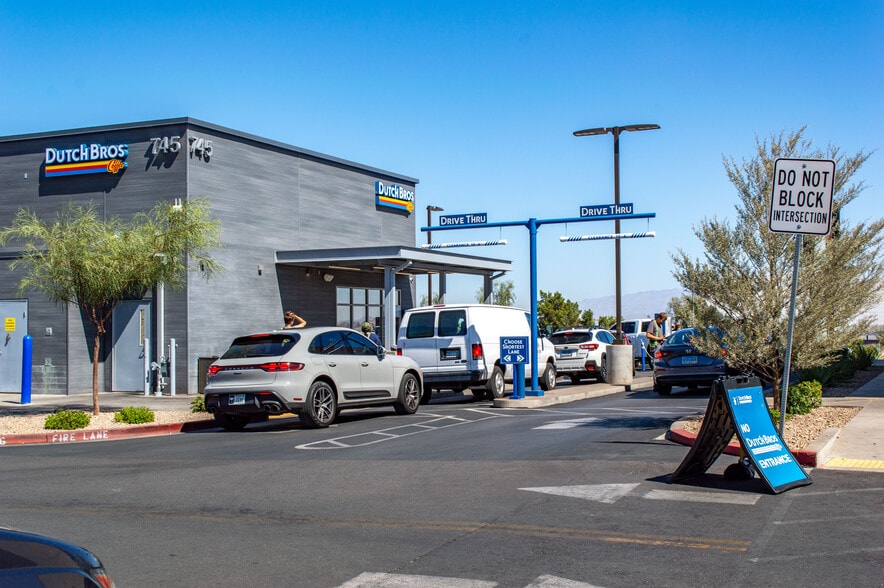 More Photos Of 745 W Lake Mead Pky, Henderson Fast Food For Sale