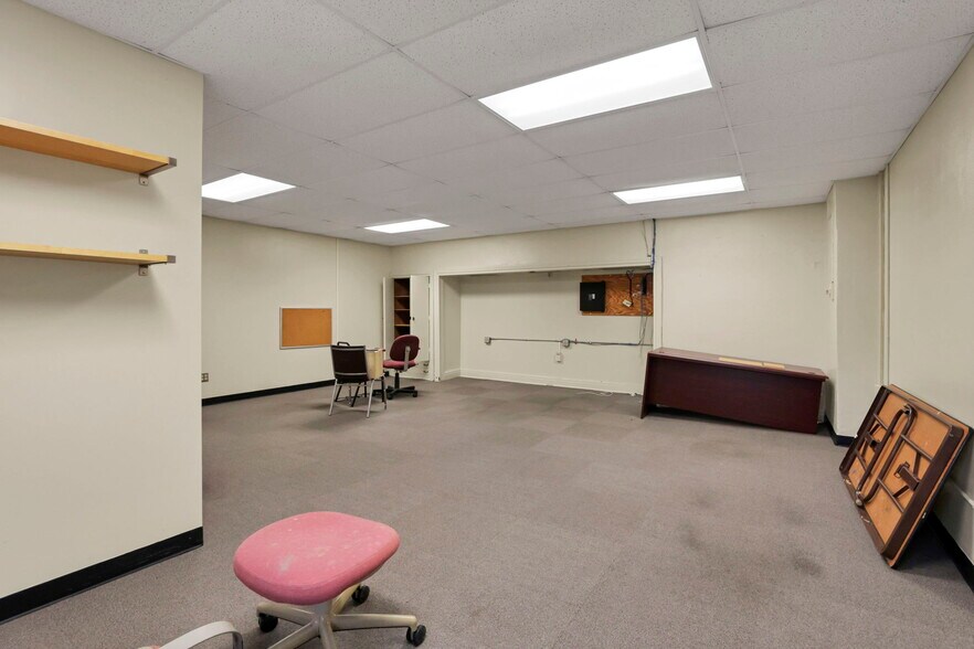 More Photos Of 300 E Auburn Ave, Springfield Office For Sale