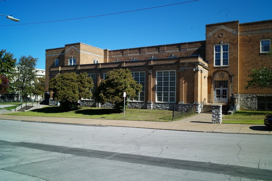 More Photos Of 711 Kingsland Ave, University City Schools For Lease