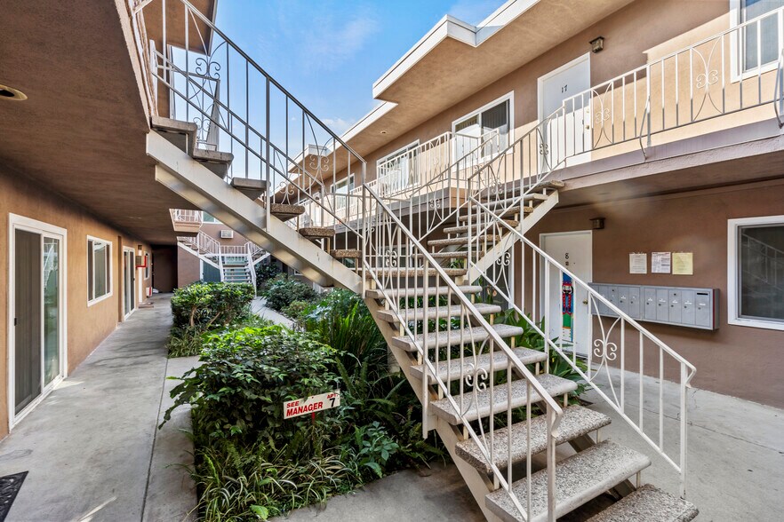 More Photos Of 7503 Hazeltine Ave, Van Nuys Apartments For Sale