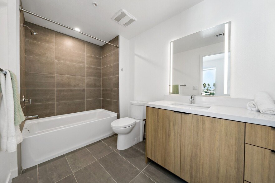 More Photos Of 200 N Vermont Ave, Los Angeles Apartments For Lease